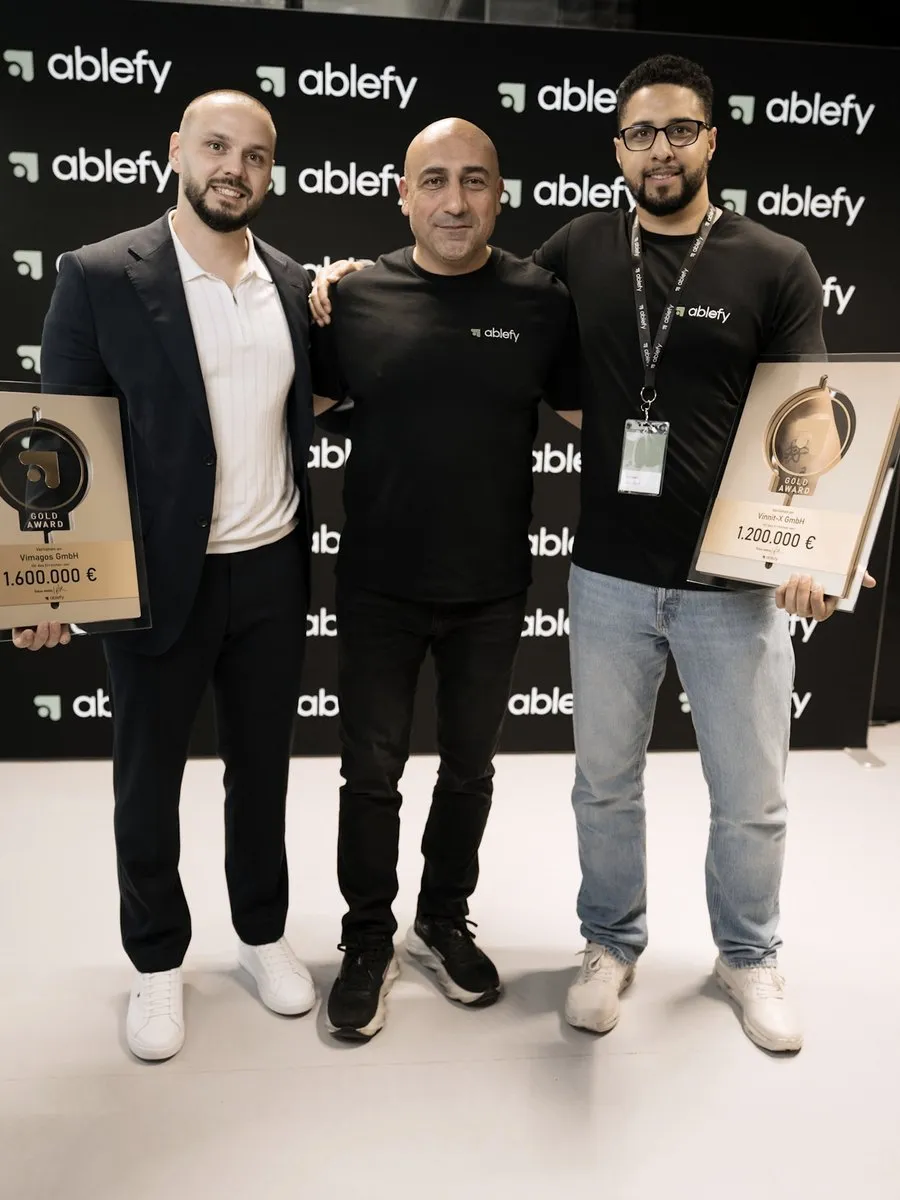 Award-Übergabe an Kunden